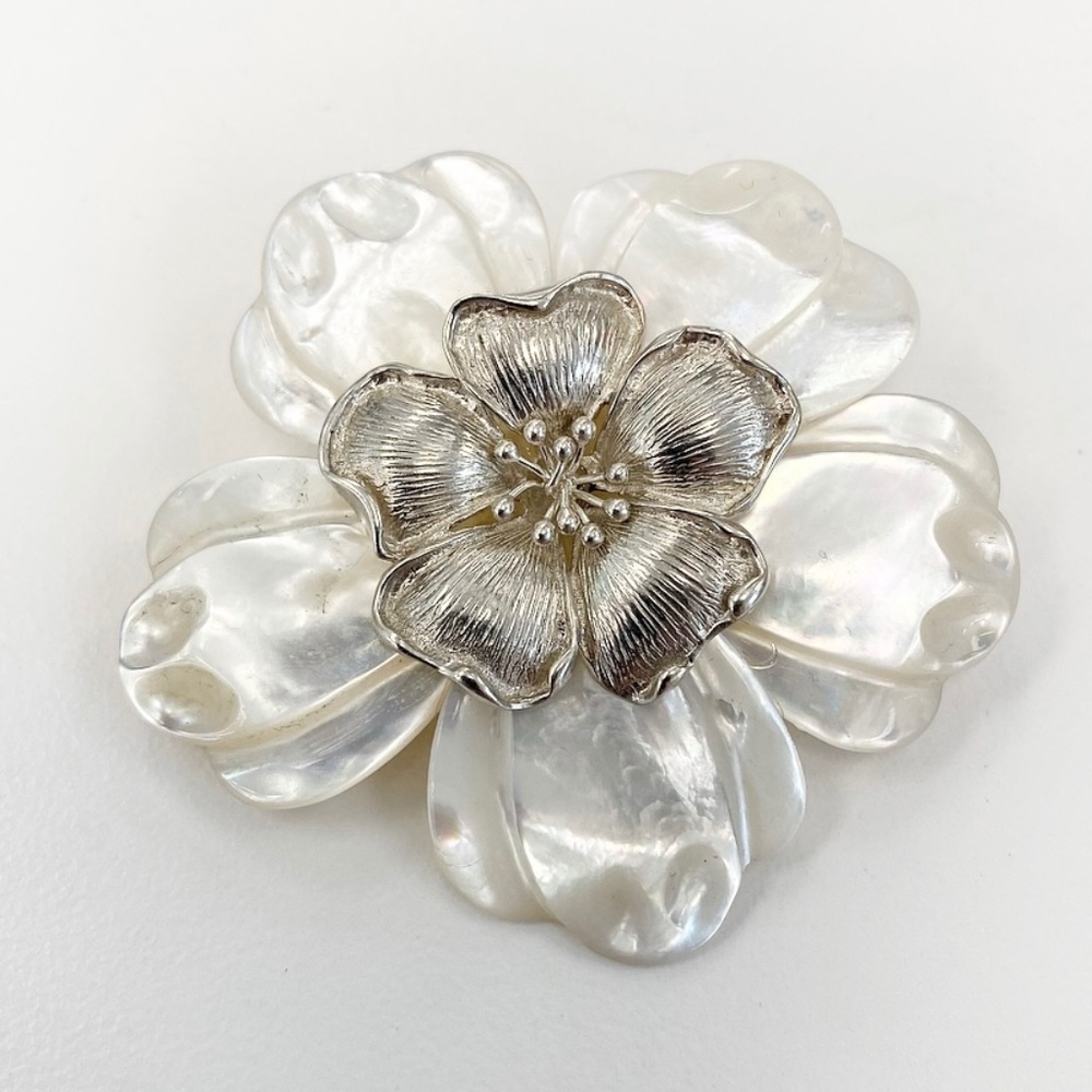 Mother of Pearl floral brooch